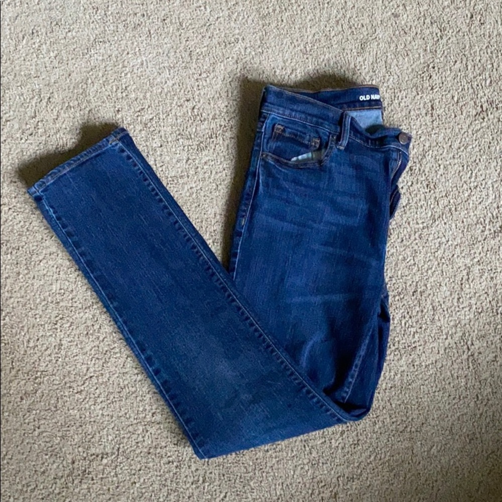 8R. Curvy, straight leg jeans.